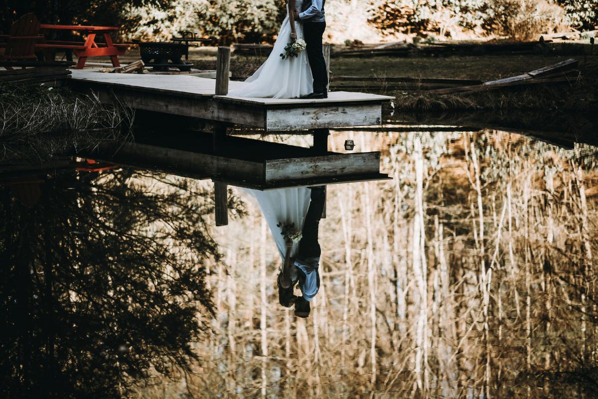 Vorschaubild für den Blogbeitrag "Spiegelungseffekte in der Hochzeitsfotografie nutzen"