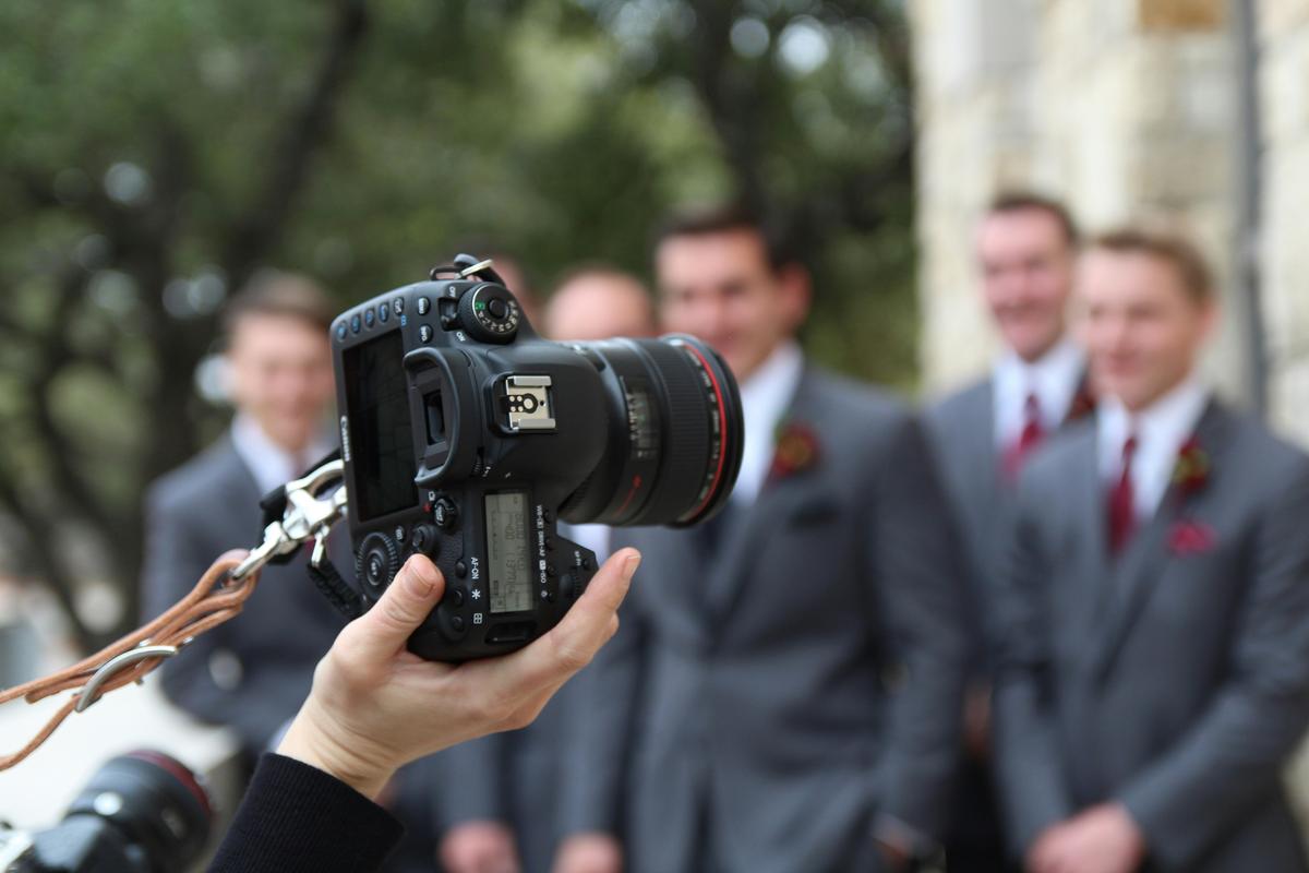 Vorschaubild für den Blogbeitrag "Hochzeitsfotograf buchen: Eine Anleitung"