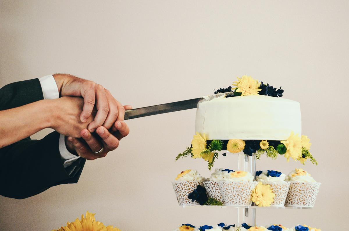 Vorschaubild für den Blogbeitrag "Cutting of the Cake: Fotografie-Tipps für besondere Momente"